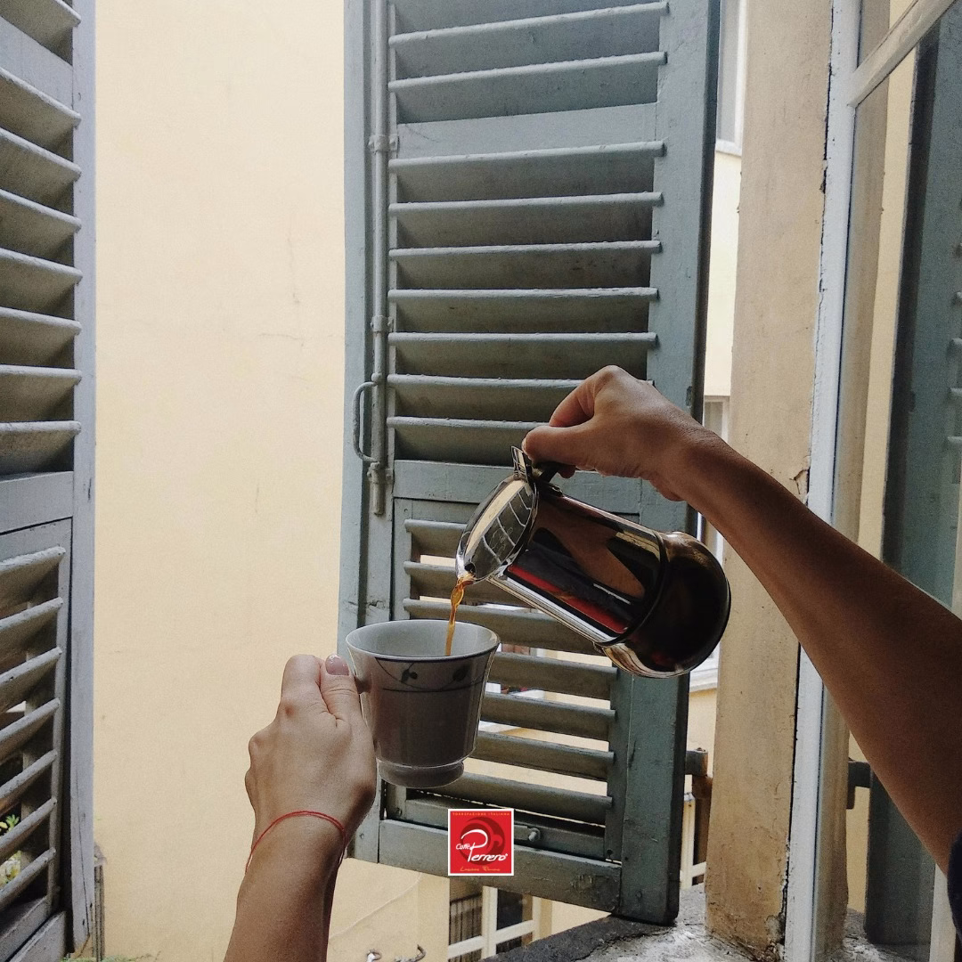 C'è chi lo preferisce ristretto, chi lungo, chi lo beve al volo o chi lo assapora lentamente ma c'è una cosa che accomuna tutti gli amanti del caffè...quel momento in cui la moka si inclina, il profumo sale e il mondo può aspettare!
Noi di Caffè Perrero lavoriamo ogni miscela pensando proprio a quel momento perchè il caffè buono si sente già nell'aria, ancora prima del primo sorso. 
In occasione delle feste, vogliamo augurarvi una Buona Pasqua, ricca di gioia e momenti autentici. Grazie per far parte della nostra famiglia, ogni giorno!

#happyeaster #buonapasqua #caffeperrero #torrefazioneartigianale #coffeeroastercompany #caffè #coffee #familypassionsince1971