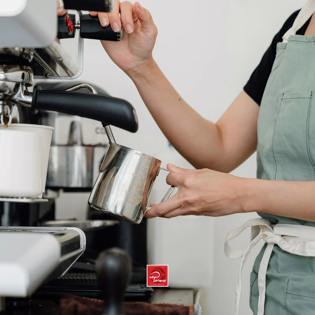 Il profumo che riempie l'aria, il suono dell'estrazione, la cremosità che prende forma!
Ogni tazza racconta la nostra passione per la tostatura artigianale e per la qualità senza compromessi!

#cappuccino #caffeperrero #torrefazioneartigianale #coffeeroastercompany #caffè #coffee #familypassionsince1971